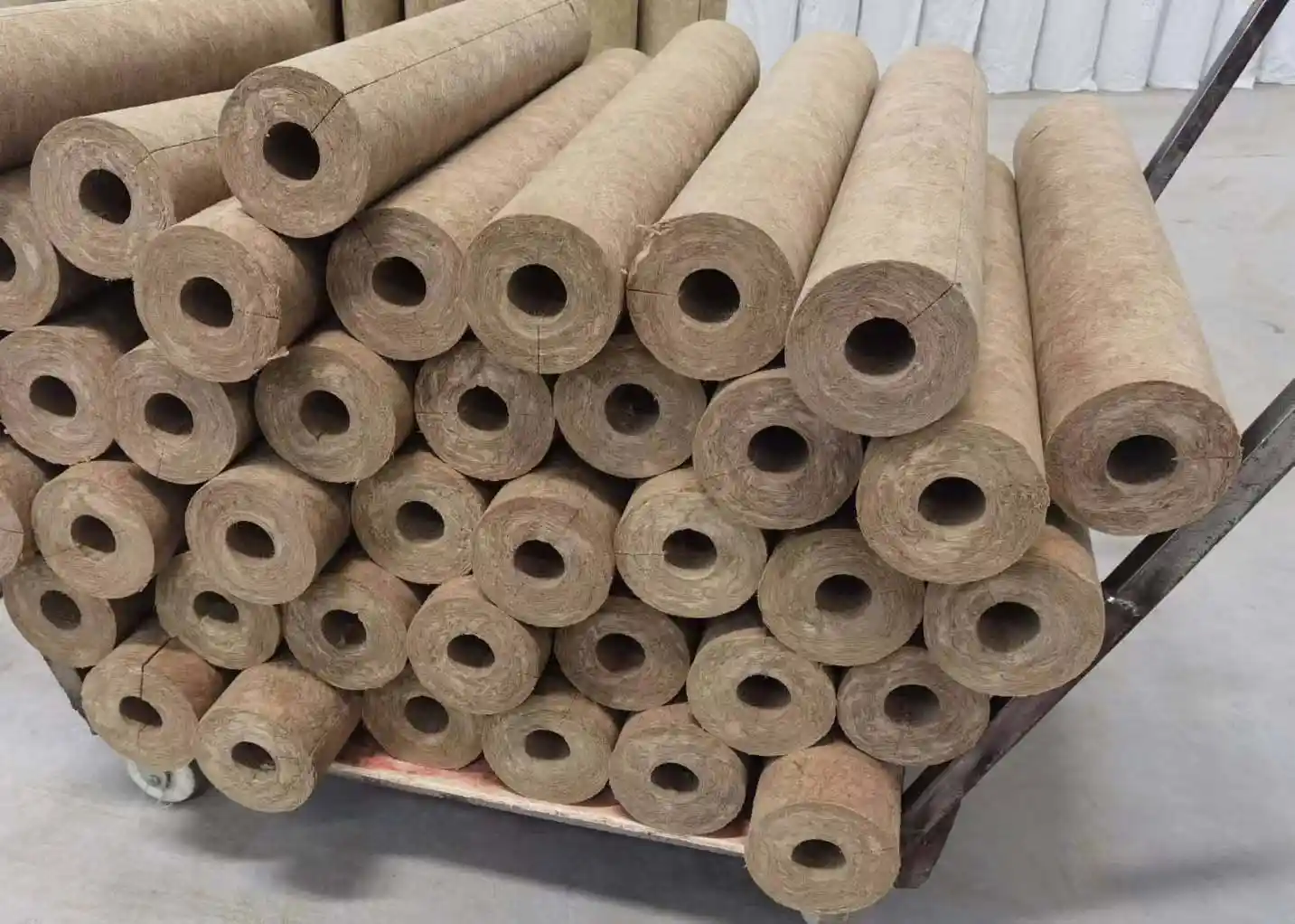 Ang materyal na pagkakabukod ng pipe ng lana ng bato