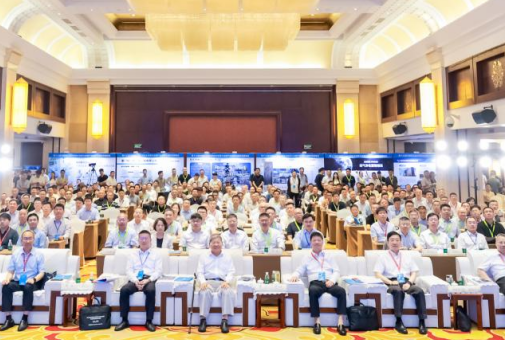 Rozenwoldelegatie op de 13e China Aluminium Industry Science and Technology Development Conference in Shenyang